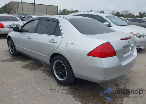 2006 Honda Accord 2.4 Lx z USA, uszkodzony, nr VIN 1HGCM56476A025992